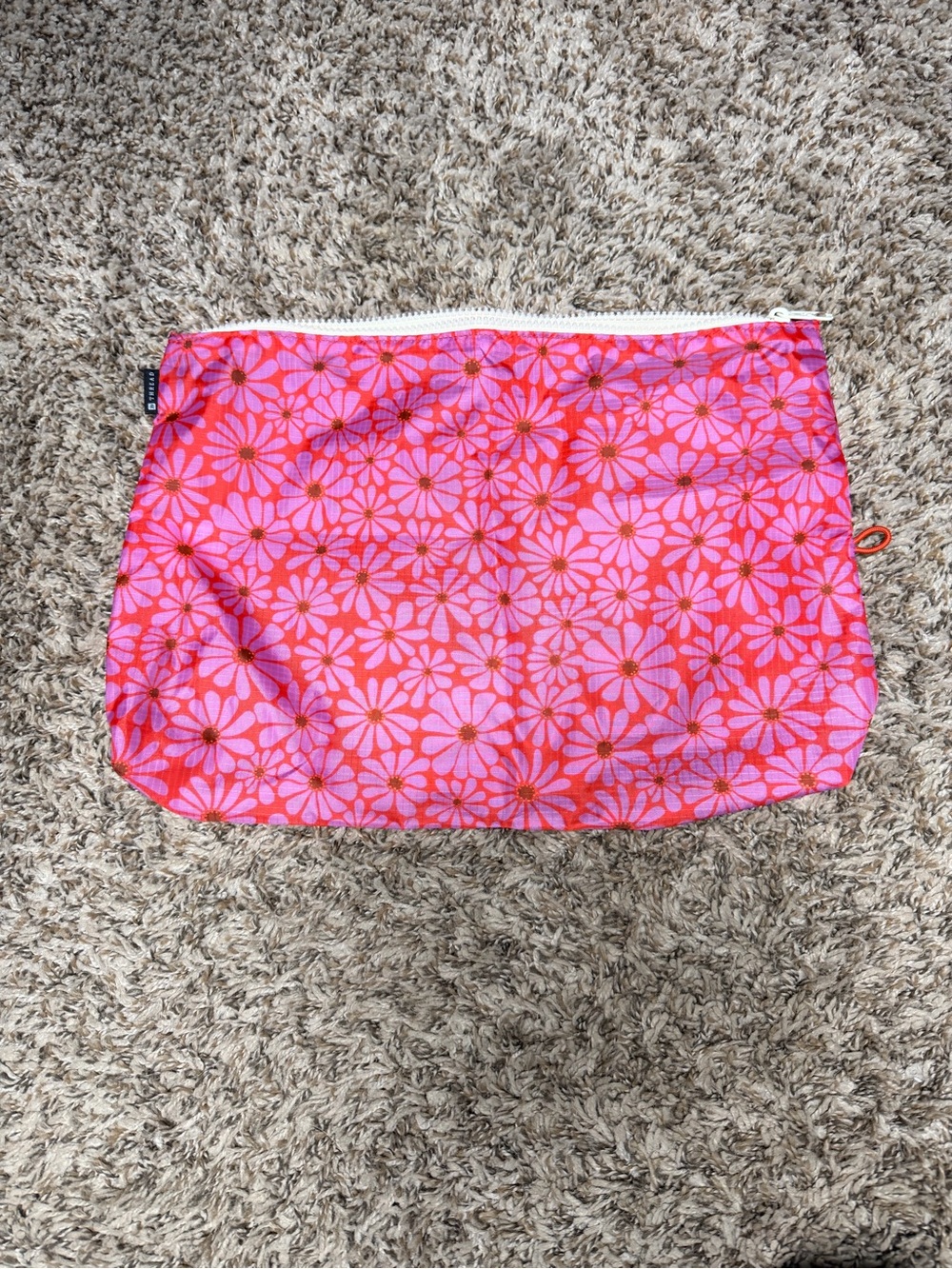 Thread pouch